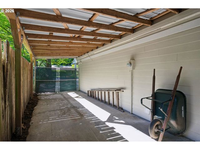 5253 TIMBERGROVE St, Lake Oswego, OR 97035
