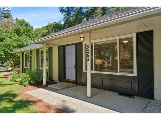 5253 TIMBERGROVE St, Lake Oswego, OR 97035