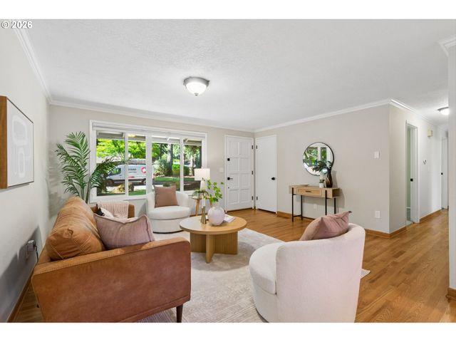 5253 TIMBERGROVE St, Lake Oswego, OR 97035