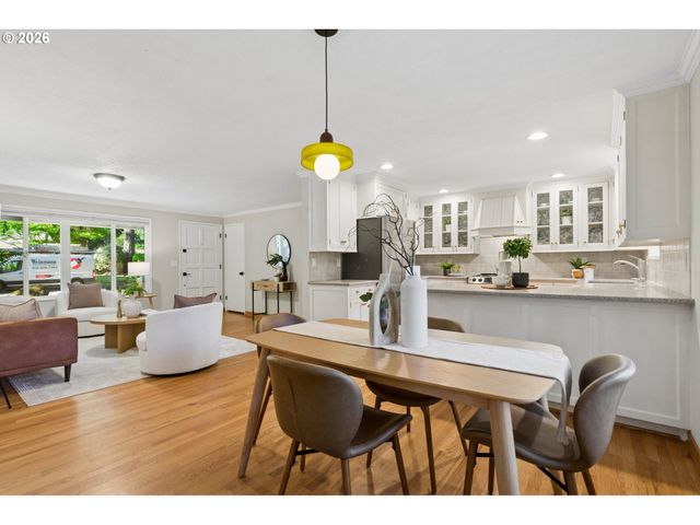 5253 TIMBERGROVE St, Lake Oswego, OR 97035