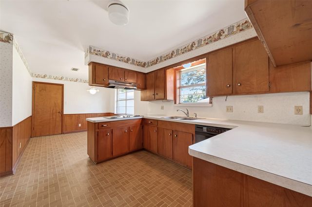 1215 Easy Street, Rosenberg, TX 77471