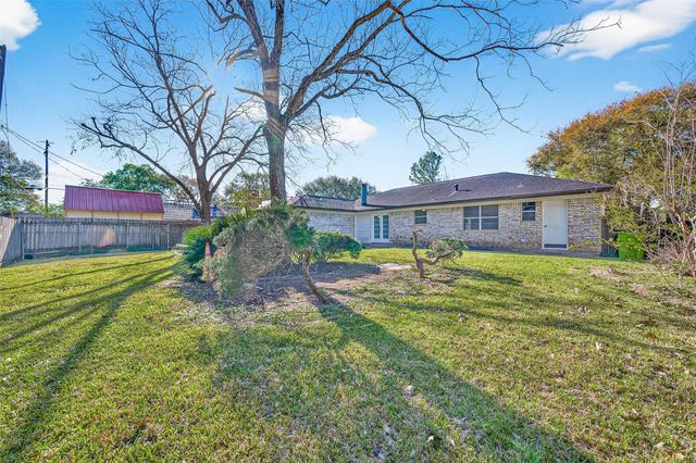 1215 Easy Street, Rosenberg, TX 77471