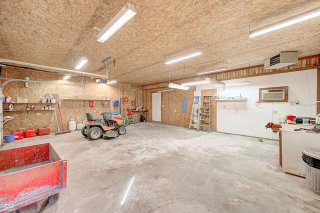 9525 N Lick Creek Road, Morgantown, IN 46160