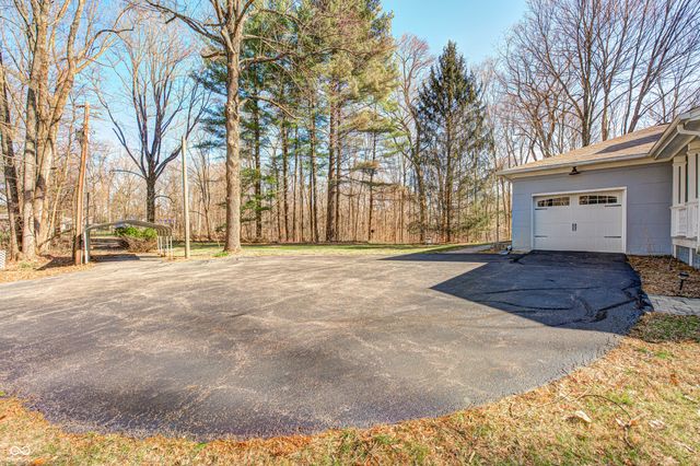 9525 N Lick Creek Road, Morgantown, IN 46160