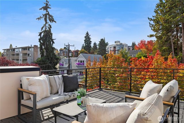6544 B Latona Avenue NE, Seattle, WA 98115