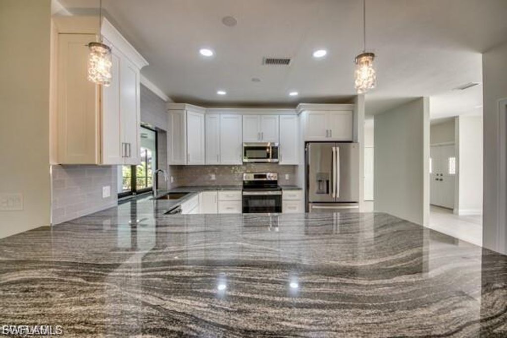 711 SE 33rd TER, CAPE CORAL, FL 33904 — photo 5
