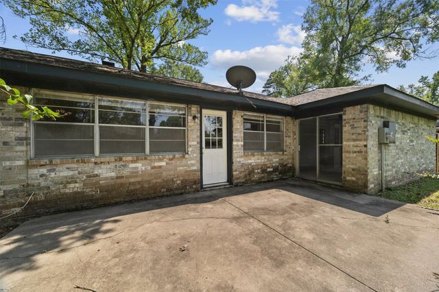 706 S Hyannis Port Street, Crosby, TX 77532