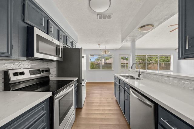 706 S Hyannis Port Street, Crosby, TX 77532