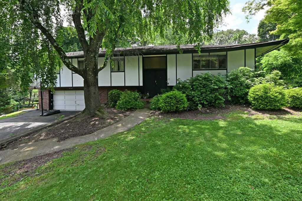 29 N Southgate Drive, Spring Valley, NY 10977