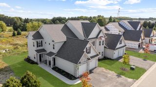 1812 Horseshoe LANE #424-2, Slinger, WI 53086