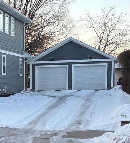 820 26th Avenue NE, Minneapolis, MN 55418