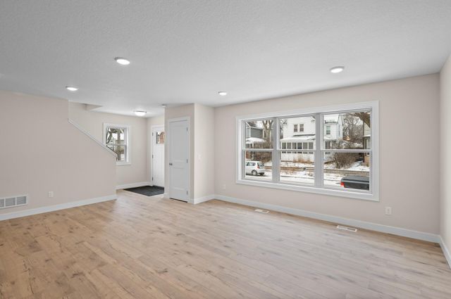 820 26th Avenue NE, Minneapolis, MN 55418