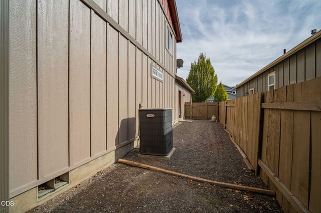 19564 Sager Loop, Bend, OR 97702