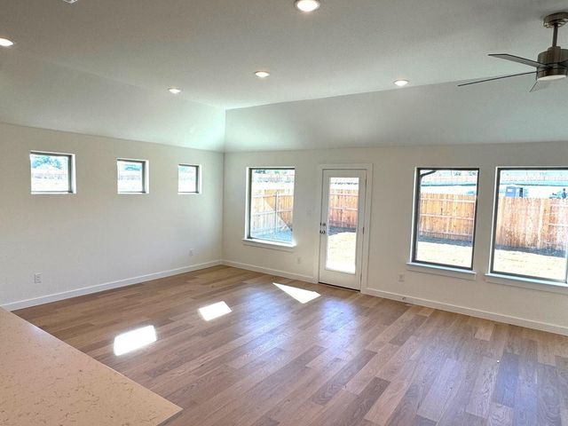 109 Divisadero DR, Hutto, TX 78634