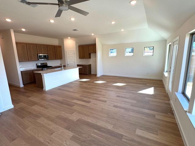 109 Divisadero DR, Hutto, TX 78634