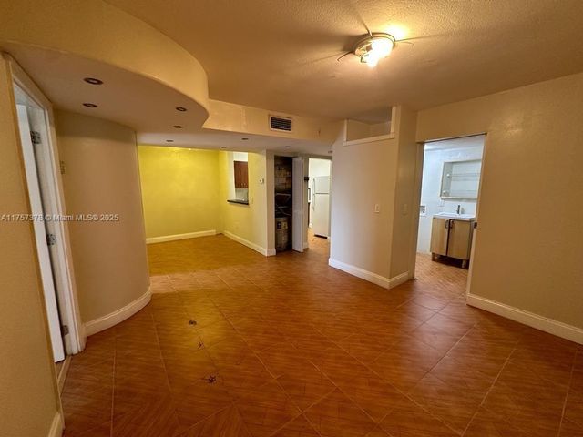 492 NW 165th St Rd C-211, Miami, FL 33169