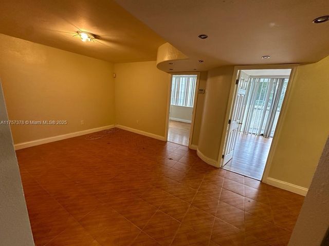 492 NW 165th St Rd C-211, Miami, FL 33169