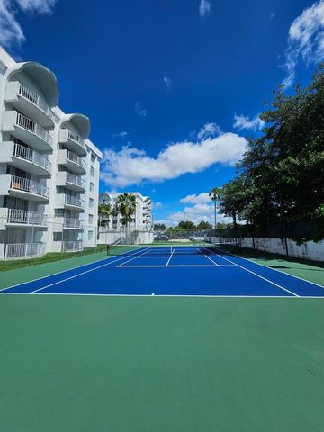 492 NW 165th St Rd C-211, Miami, FL 33169