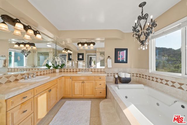 3943 Avenida Del Sol, Studio City, CA 91604