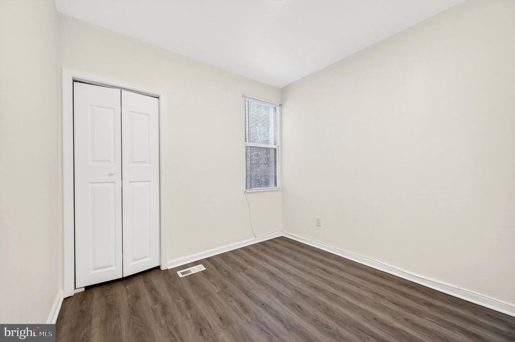 Image 4 of property listing at 480 S BENTALOU ST S, Baltimore, MD 21223