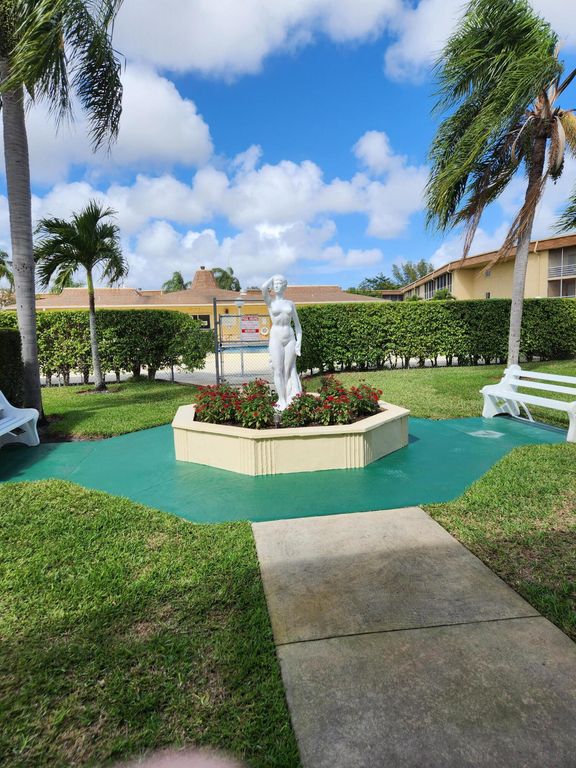 600 Village Green Court 108, Palm Springs, FL 33461