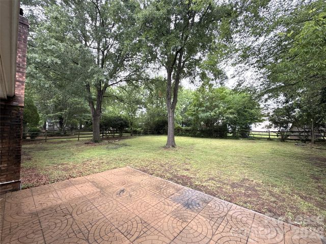 13500 Stephendale Drive, Charlotte, NC 28273