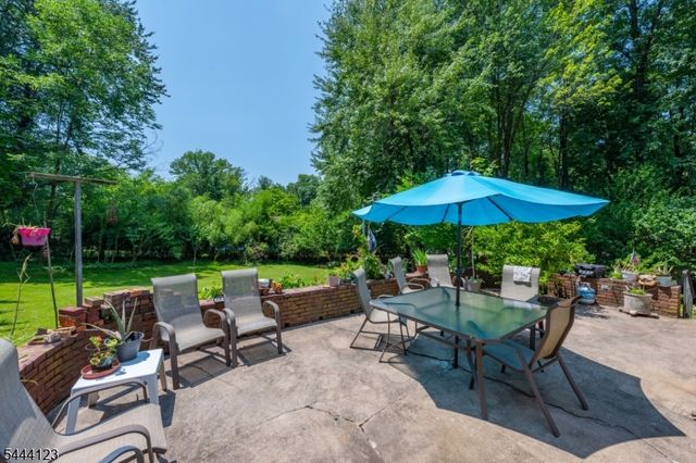 5 Brookwood Dr, West Caldwell Twp., NJ 07006