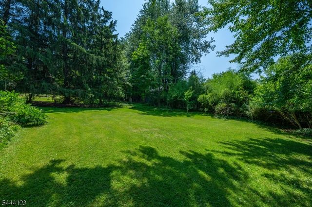 5 Brookwood Dr, West Caldwell Twp., NJ 07006