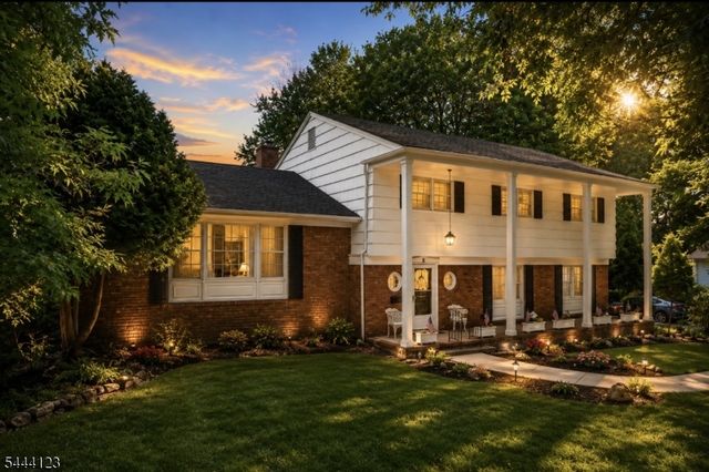 5 Brookwood Dr, West Caldwell Twp., NJ 07006