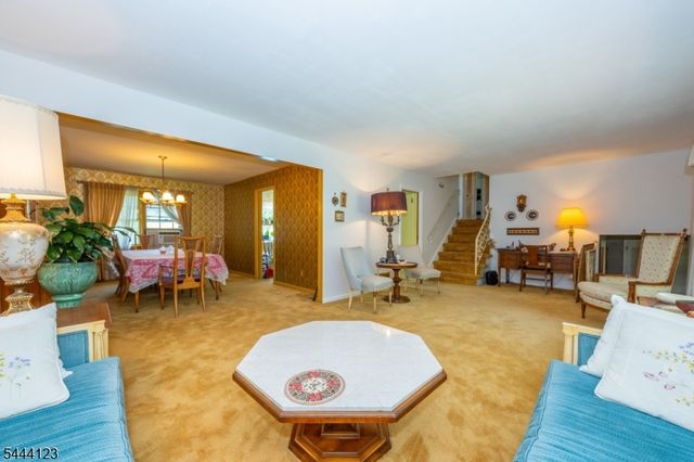 5 Brookwood Dr, West Caldwell Twp., NJ 07006