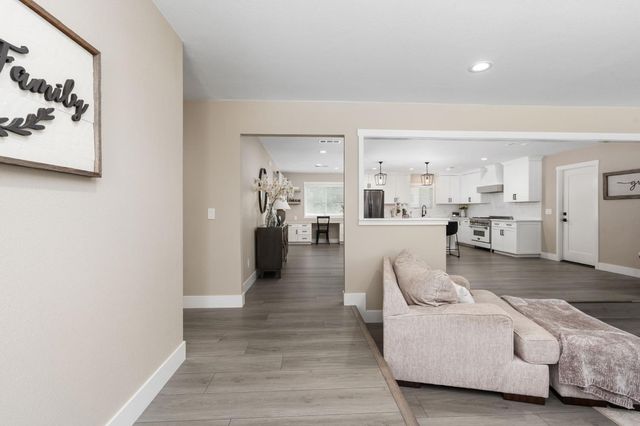 6220 S Clara Avenue, Fresno, CA 93706