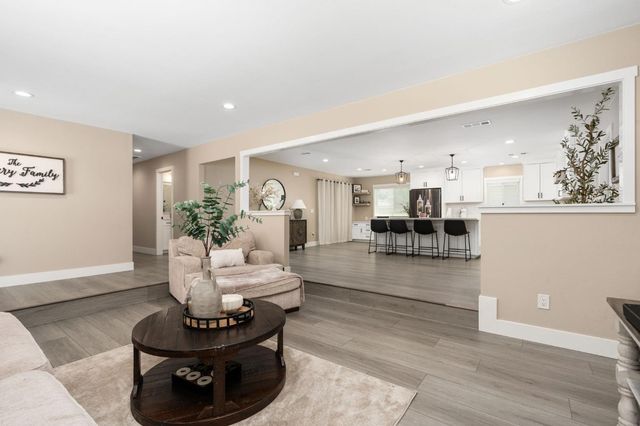 6220 S Clara Avenue, Fresno, CA 93706