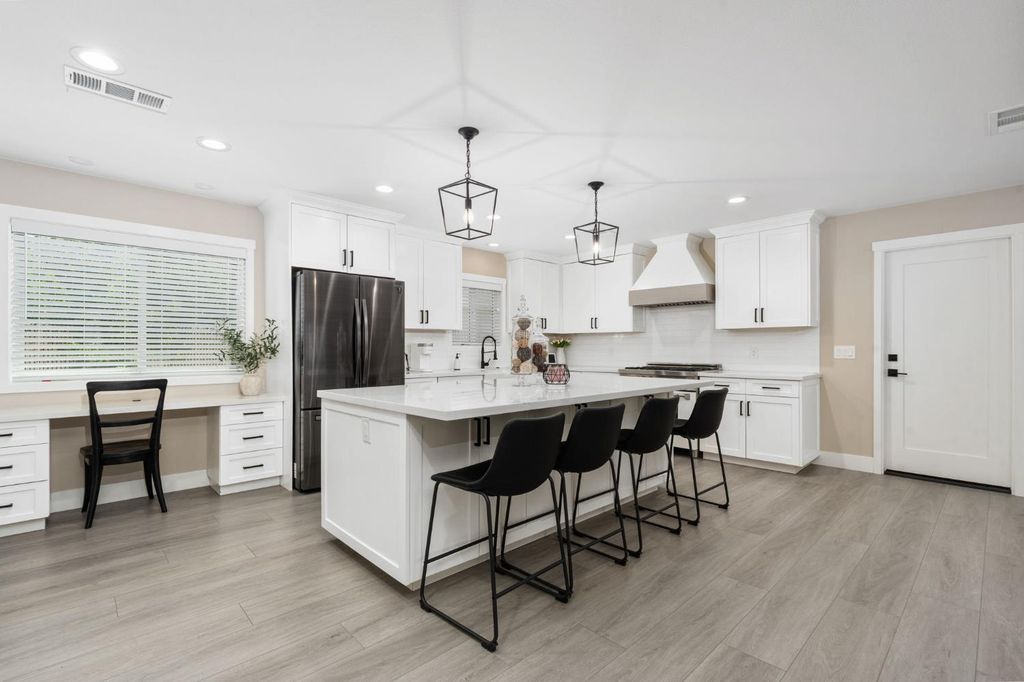 6220 S Clara Avenue, Fresno, CA 93706