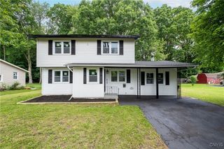 210 Sandra Lane, Clay, NY 13212