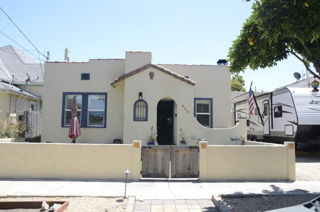 895 Monterey Street, Hollister, CA 95023