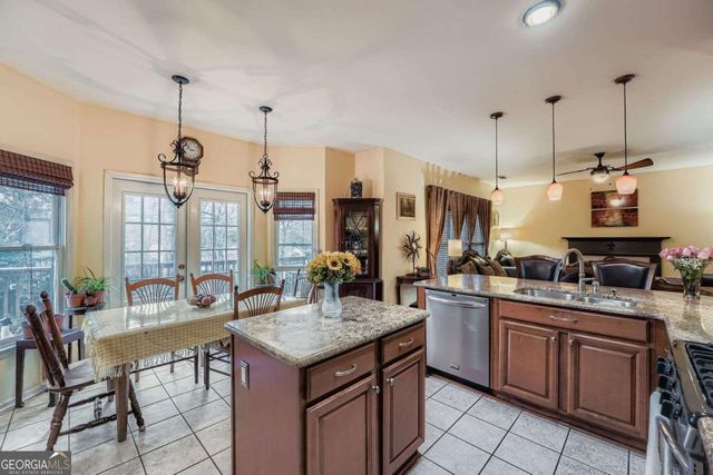 932 Huntsman Trace, Lawrenceville, GA 30045