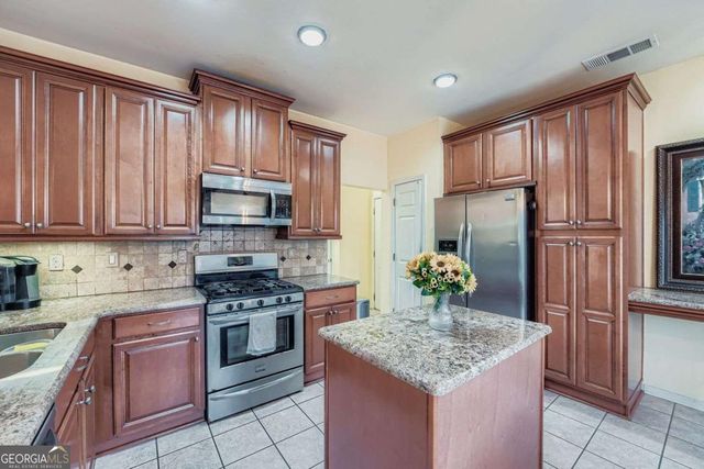 932 Huntsman Trace, Lawrenceville, GA 30045