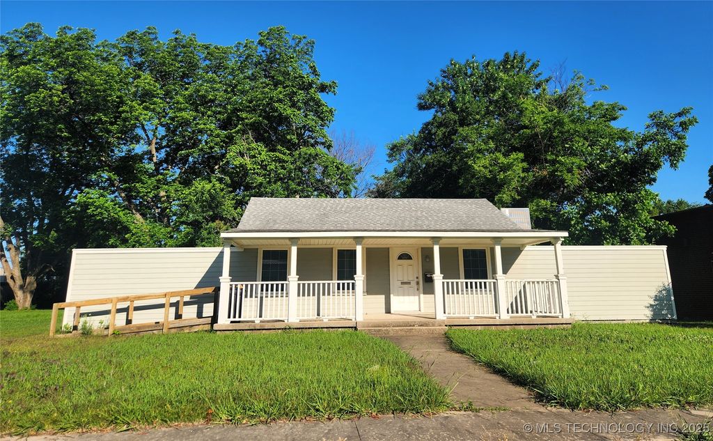 110 N Vann Street, Pryor, OK 74361