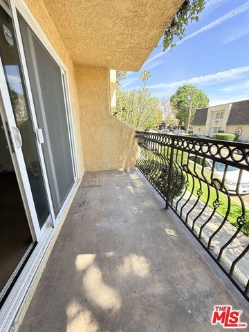 5257 Radford Avenue 106, Valley Village, CA 91607