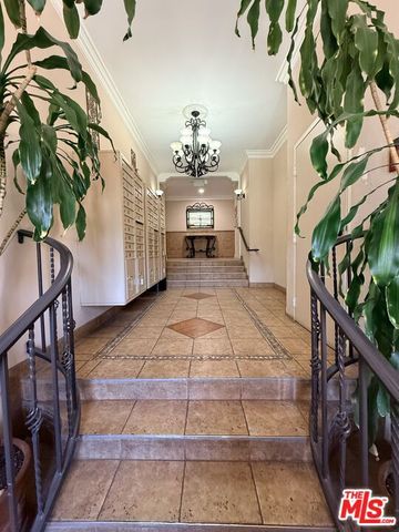 5257 Radford Avenue 106, Valley Village, CA 91607