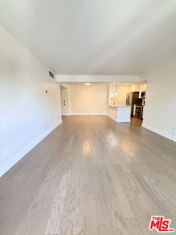 5257 Radford Avenue 106, Valley Village, CA 91607