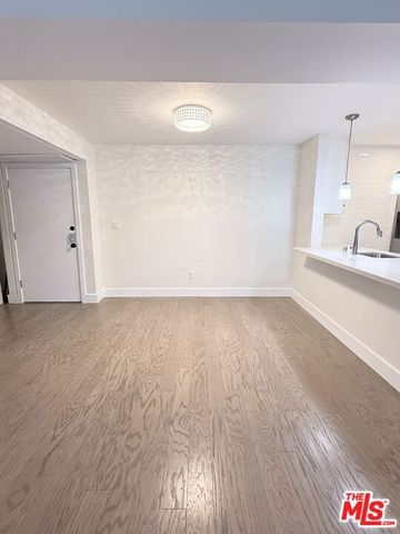 5257 Radford Avenue 106, Valley Village, CA 91607