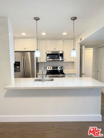 5257 Radford Avenue 106, Valley Village, CA 91607