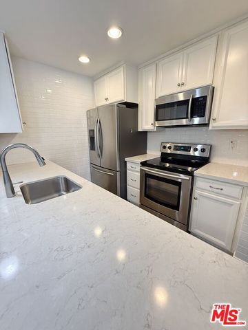 5257 Radford Avenue 106, Valley Village, CA 91607