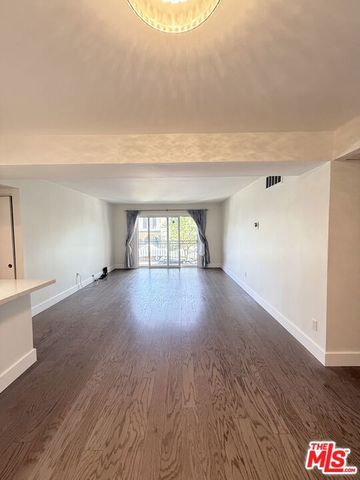 5257 Radford Avenue 106, Valley Village, CA 91607