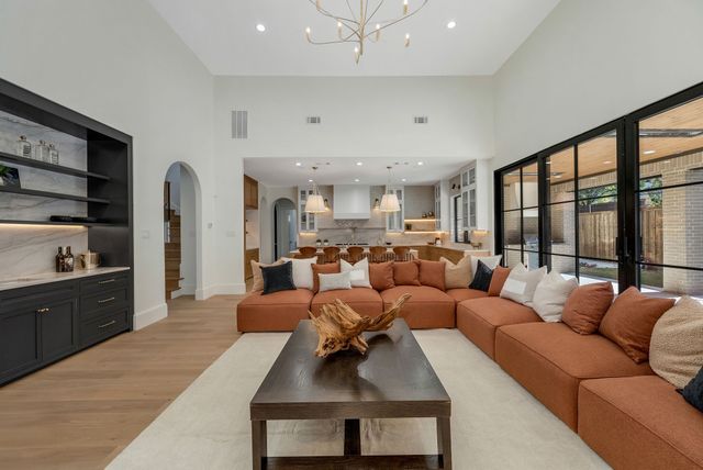 7004 Irongate Lane, Dallas, TX 75214