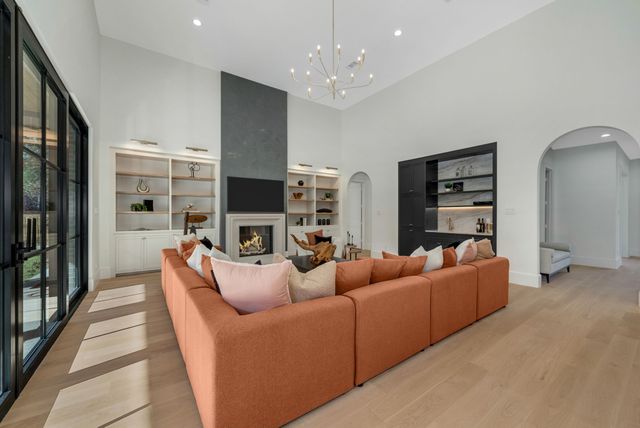 7004 Irongate Lane, Dallas, TX 75214