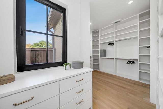 7004 Irongate Lane, Dallas, TX 75214