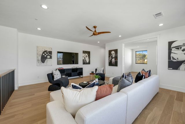 7004 Irongate Lane, Dallas, TX 75214