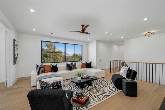 7004 Irongate Lane, Dallas, TX 75214